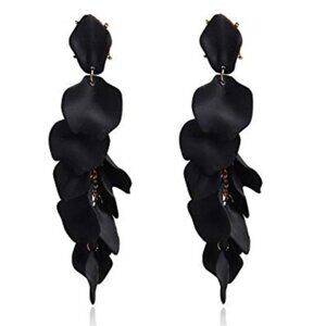 ❤️Zara's Frosted Black Petal Drop Earrings❤️